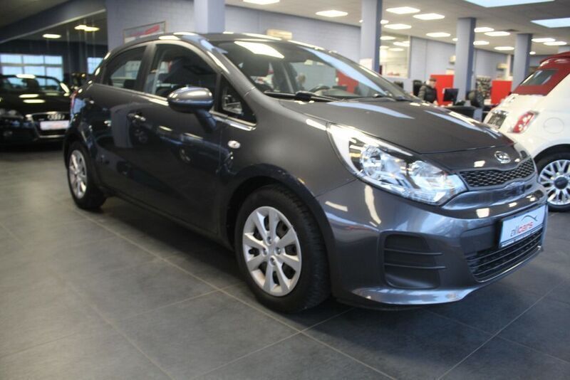 Grau Gebraucht 2016 Kia Rio Attract Limousine | 7.980 € (Fairer Preis) - Bild 1/4