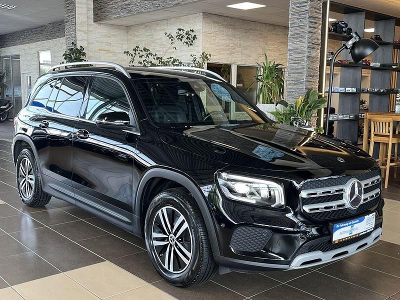 Schwarz Gebraucht 2020 Mercedes GLB200 SUV | 26.490 € (Fairer Preis) - Bild 1/4