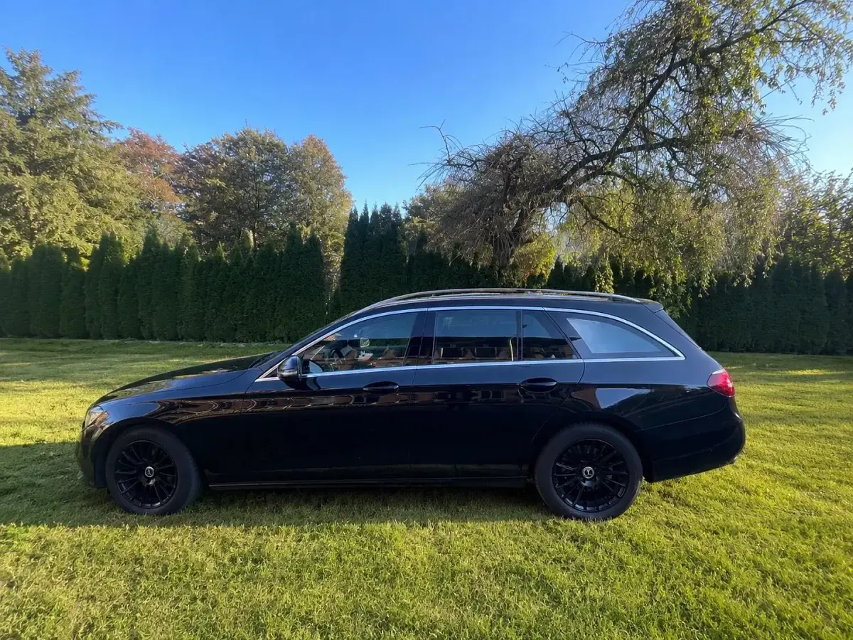 Gebraucht Mercedes E220 Avantgarde 194 PS (142 kW) 2019 Schwarz Kombi