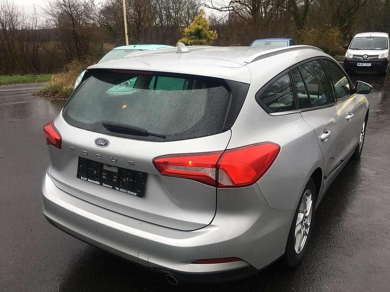 Gebraucht Ford Focus Cool & Connect 120 PS (88 kW) 2020 Silber Kombi