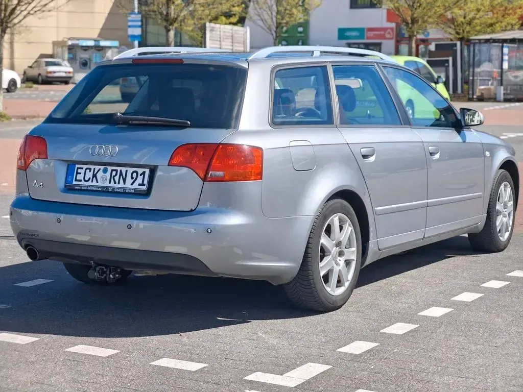 Używany Audi A4 Performance 102 KM (75 kW) 2004 Srebrny Kombi