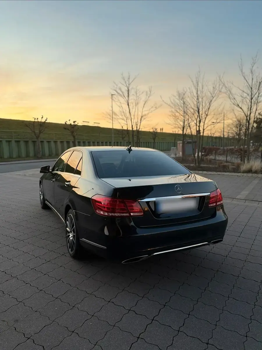 Gebraucht Mercedes E220 Elegance 170 PS (125 kW) 2013 Schwarz Limousine