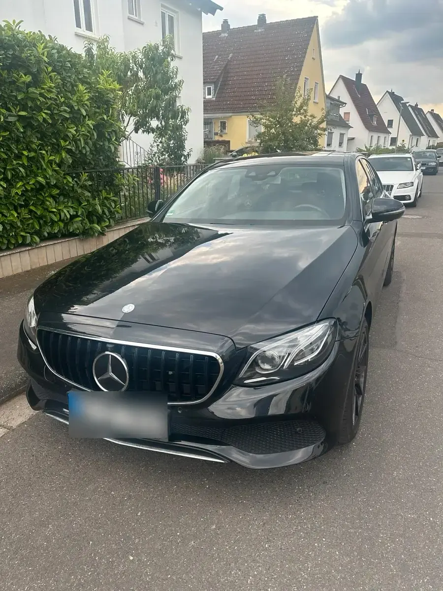 Gebraucht Mercedes E250 211 PS (155 kW) 2016 Schwarz Limousine