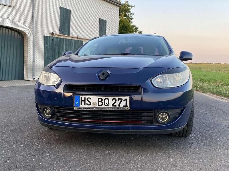 Blau Gebraucht 2011 Renault Fluence Sportway Limousine | 2.800 € - Bild 1/4