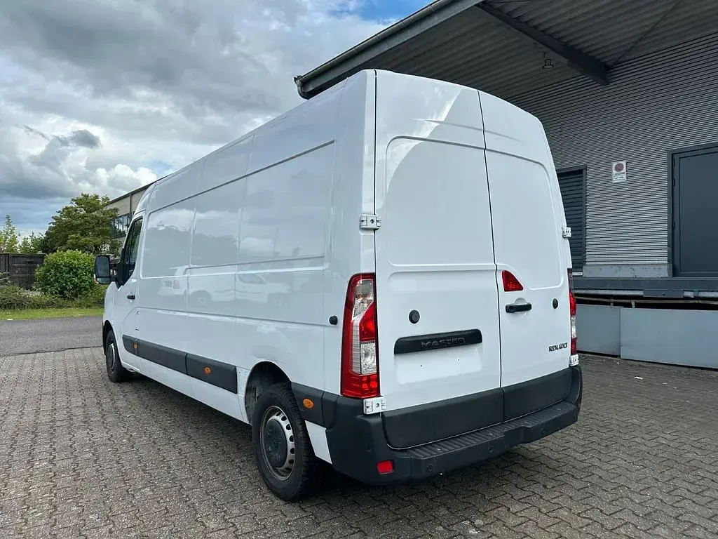 Gebraucht Renault Master 135 PS (99 kW) 2023 Weiß Van / Kleinbus