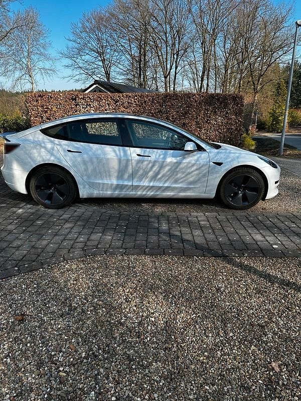 Gebraucht Tesla Model 3 Standard Range 208 kW (283 PS) 2022 Weiß Limousine