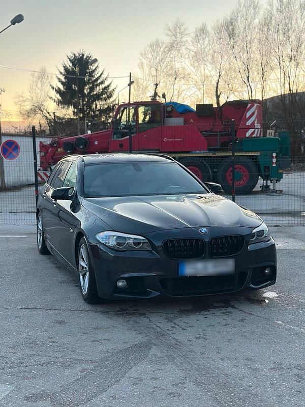 Gebraucht BMW 530 258 PS (189 kW) 2011 Schwarz Kombi