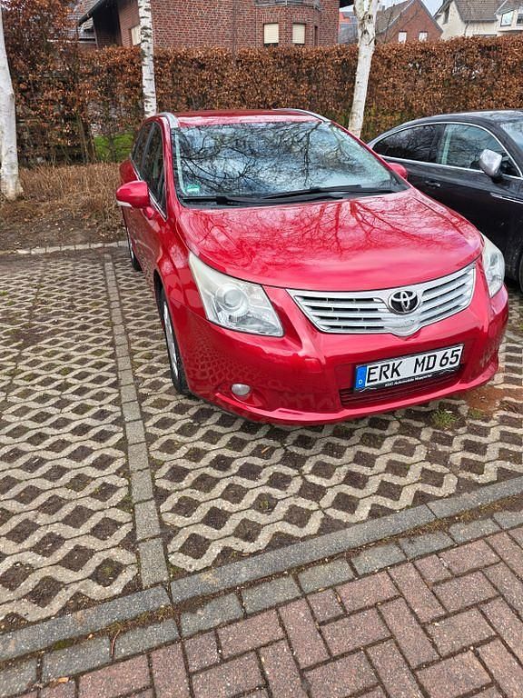 Gebraucht Toyota Avensis 126 PS (92 kW) 2010 Rot Kombi