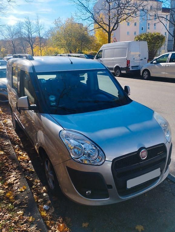 Silber Gebraucht 2010 Fiat Doblò Van / Kleinbus | 1.900 € - Bild 1/4