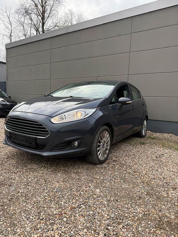 Gebraucht Ford Fiesta 101 PS (74 kW) 2013 Grau Kleinwagen