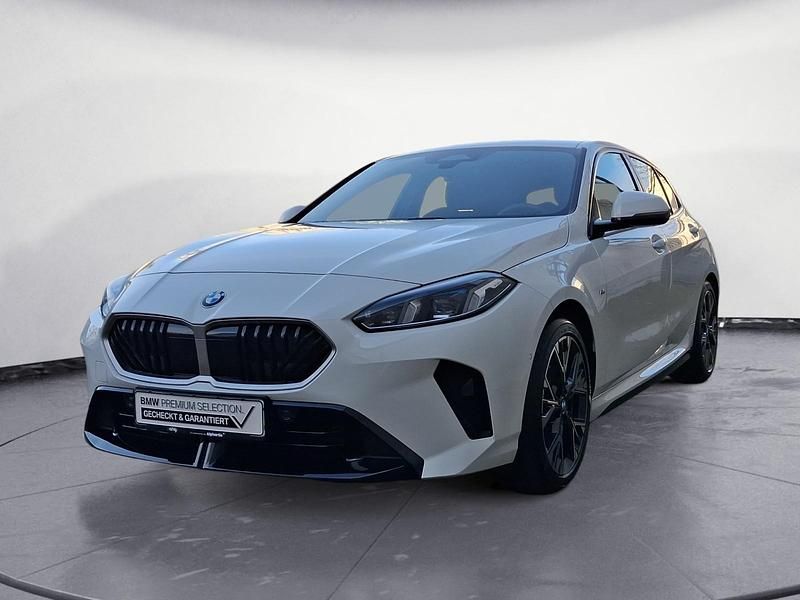 Weiß Gebraucht 2025 BMW 120 M Sport Kleinwagen | 31.860 € (Etwas zu teuer) - Bild 1/4