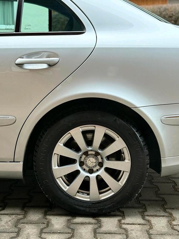 Gebraucht Mercedes E220 150 PS (110 kW) 2005 Silber Limousine
