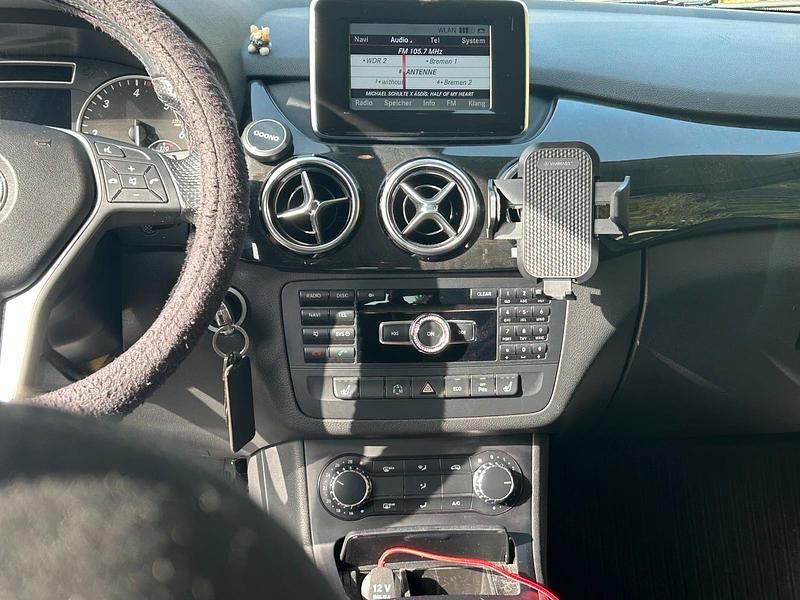 Gebraucht Mercedes B200 136 PS (100 kW) 2012 Grau Van / Kleinbus