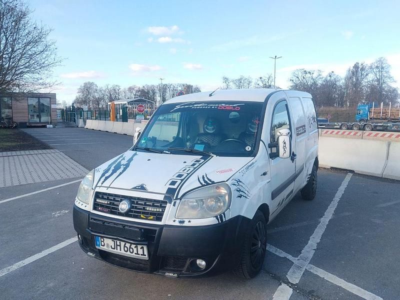 Gebraucht Fiat Doblò 131 PS (96 kW) 2009 Weiß Van / Kleinbus
