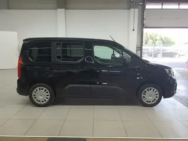 Gebraucht Opel Combo Life Elegance 131 PS (96 kW) 2023 Karbonschwarz metallic Van / Kleinbus