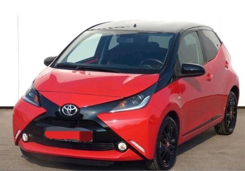 Rot Gebraucht 2018 Toyota Aygo X-play Kleinwagen | 8.000 € (Guter Preis) - Bild 1/4