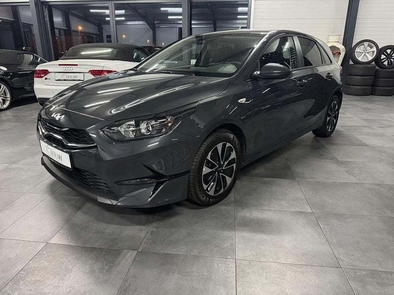 Gebraucht Kia Ceed 140 PS (102 kW) 2024 Grau Kleinwagen