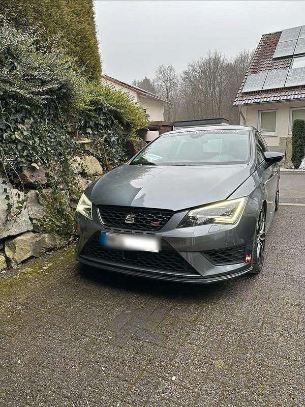Grau Gebraucht 2015 Cupra Leon Coupé | 26.999 € - Bild 1/4