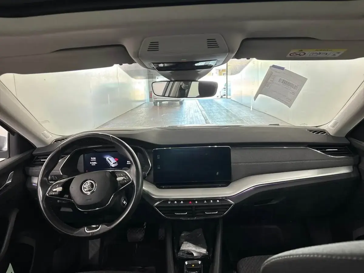 Gebraucht Skoda Octavia Style 150 PS (110 kW) 2021 Brillantsilber metallic Kombi
