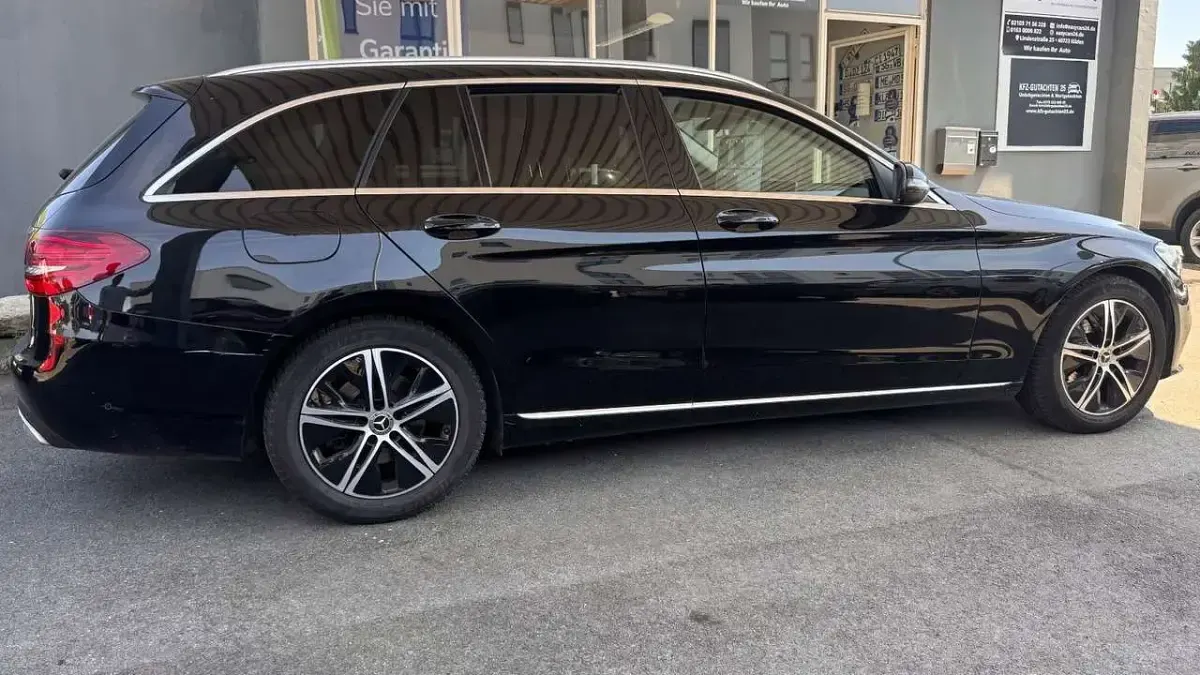 Gebraucht Mercedes C180 122 PS (89 kW) 2019 Schwarz Kombi