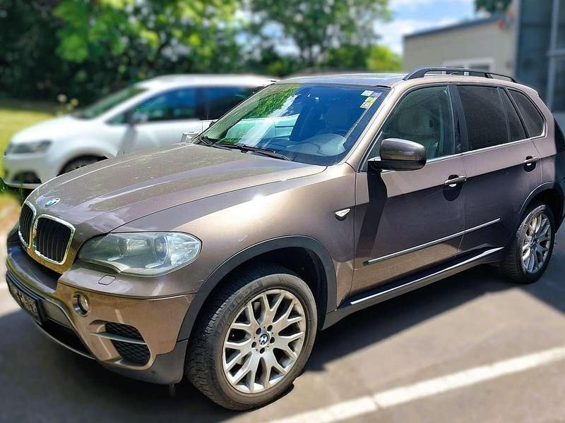 Braun Gebraucht 2010 BMW X5 SUV | 12.000 € (Fairer Preis) - Bild 1/4