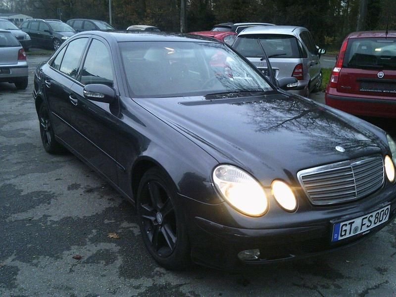 Grau Gebraucht 2003 Mercedes E270 Limousine | 2.990 € (Fairer Preis) - Bild 1/4