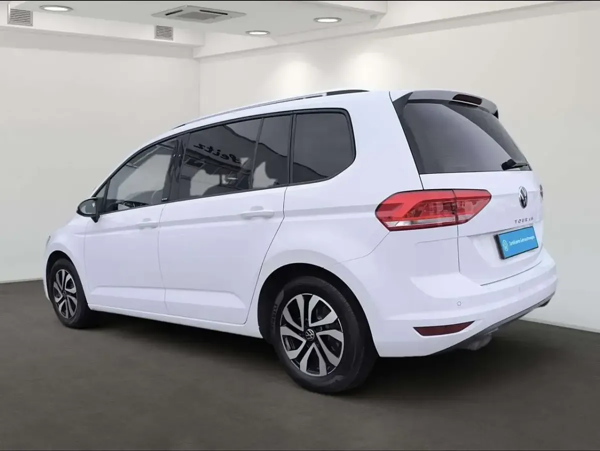Gebraucht VW Touran Highline 150 PS (110 kW) 2020 Weiß Van / Kleinbus