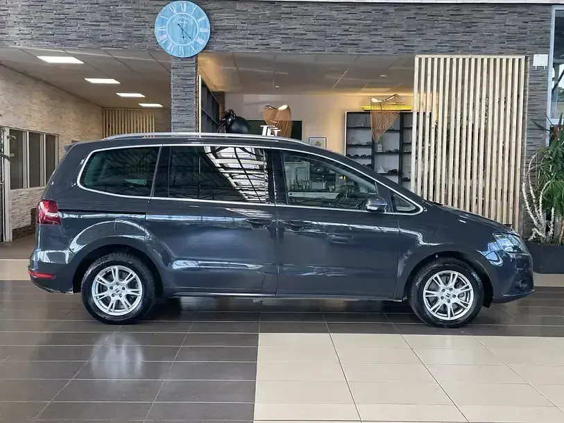 Gebraucht Seat Alhambra FR-Line 150 PS (110 kW) 2022 Grau Van / Kleinbus