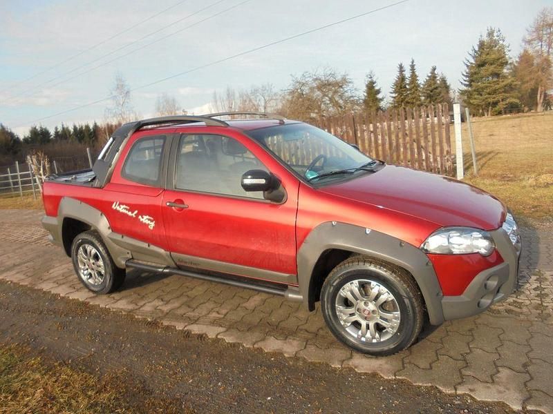 Gebraucht Fiat Strada 95 PS (69 kW) 2014 Rot Abholung