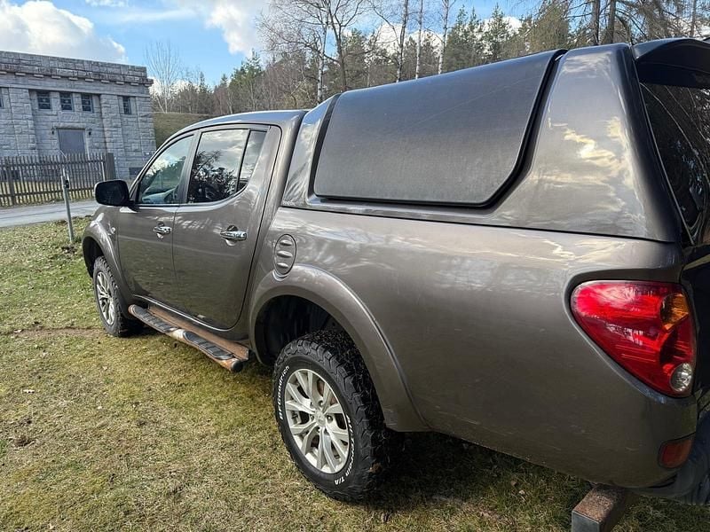 Gebraucht Mitsubishi L200 178 PS (130 kW) 2014 Braun Pickup