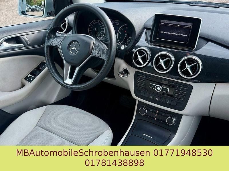 Gebraucht Mercedes B200 156 PS (114 kW) 2012 Silber Van / Kleinbus