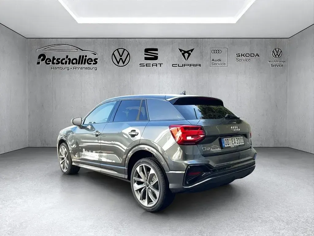 Gebraucht Audi Q2 S-Line 150 PS (110 kW) 2026 Grau SUV