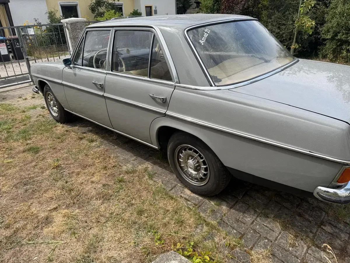 Gebraucht Mercedes W114 105 PS (77 kW) 1972 Grau Limousine