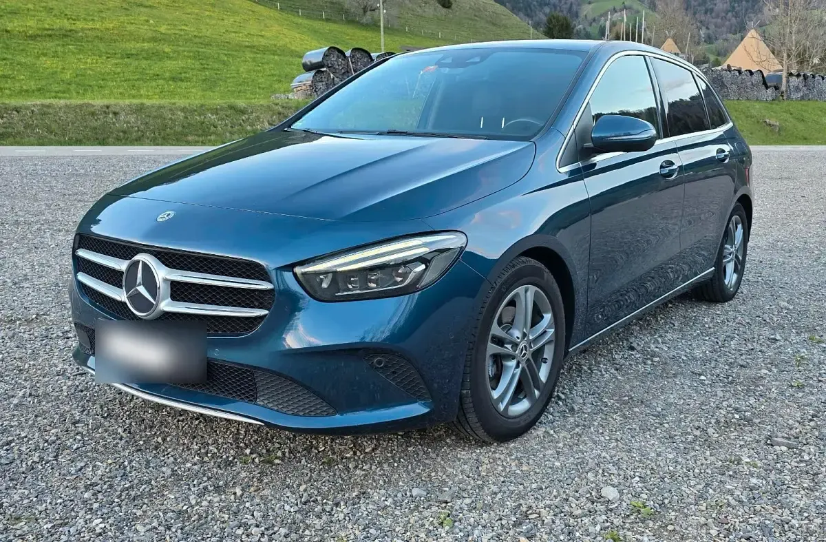 Gebraucht Mercedes B200 150 PS (110 kW) 2019 Blau Van / Kleinbus