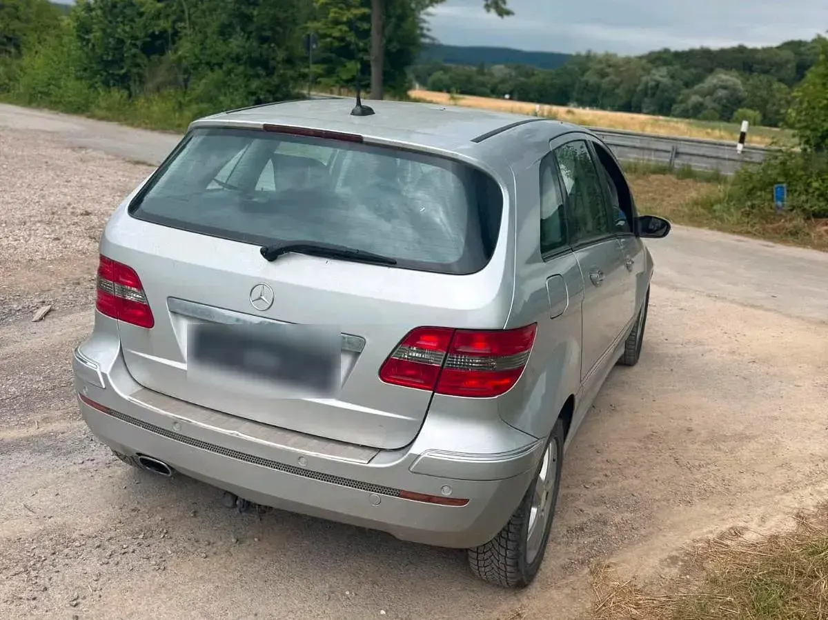 Gebraucht Mercedes B180 108 PS (79 kW) 2006 Silber Van / Kleinbus