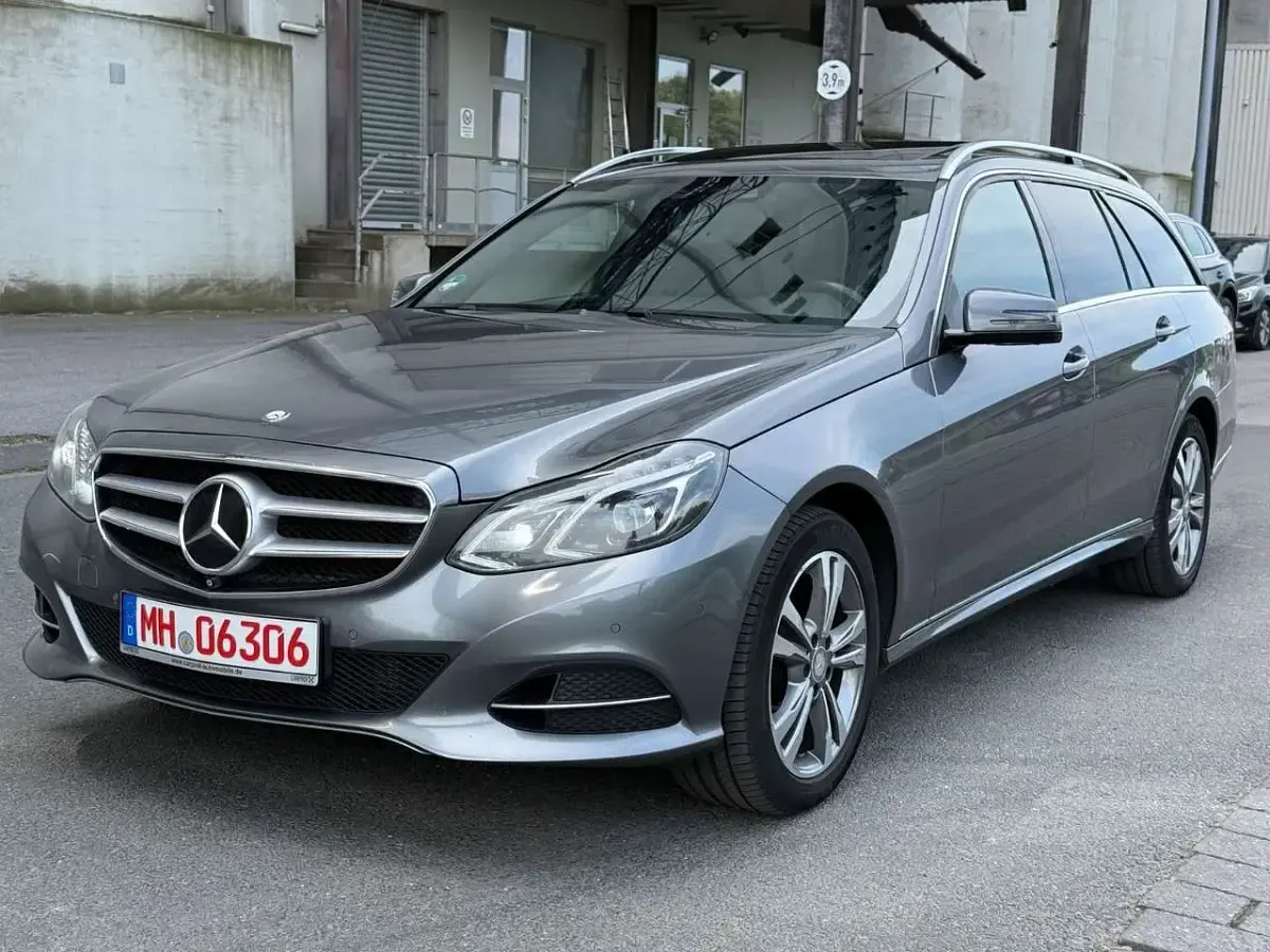 Gebraucht Mercedes E350 258 PS (189 kW) 2016 Selenitgrau Kombi