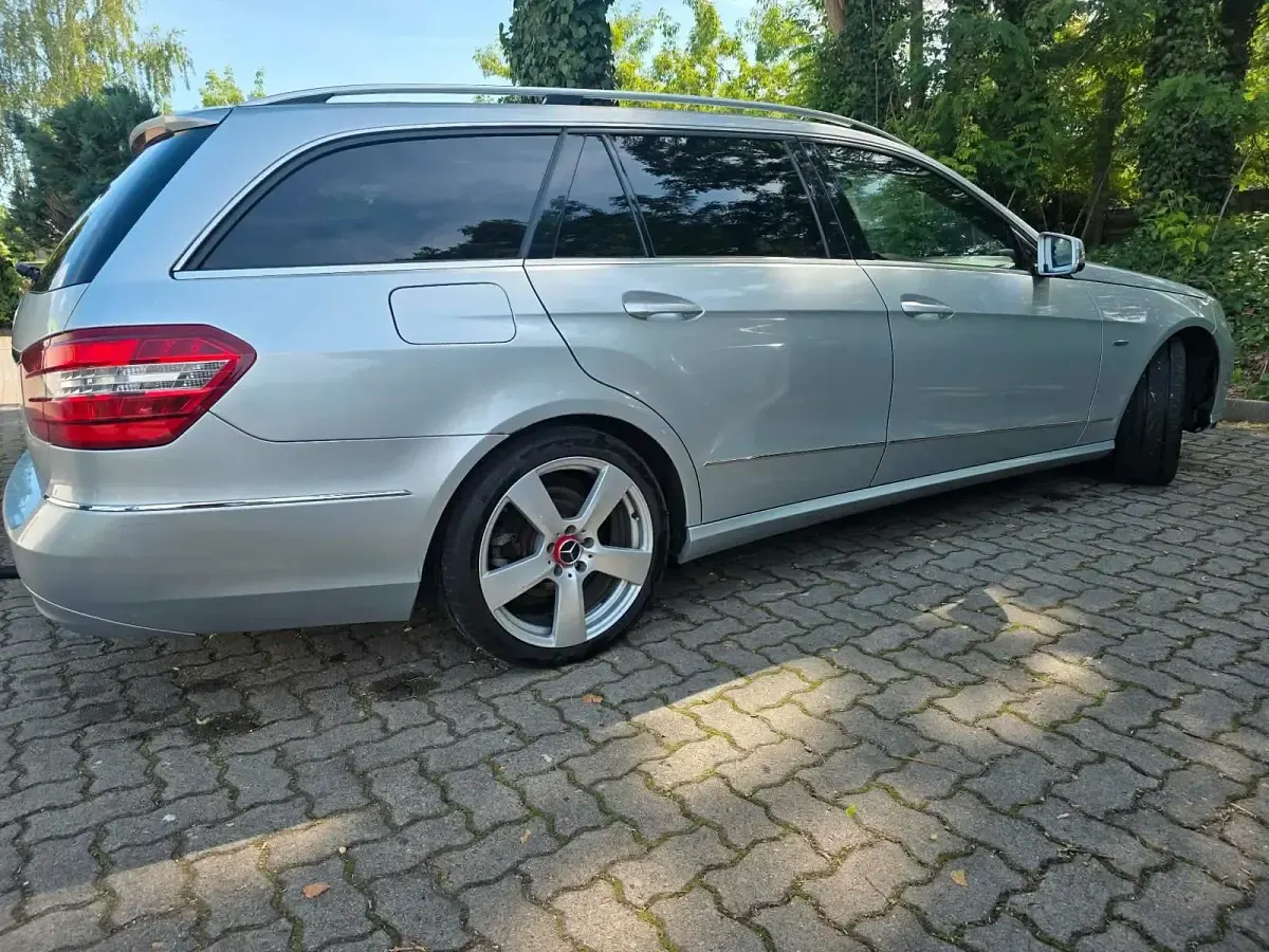 Gebraucht Mercedes E220 170 PS (125 kW) 2011 Silber Kombi