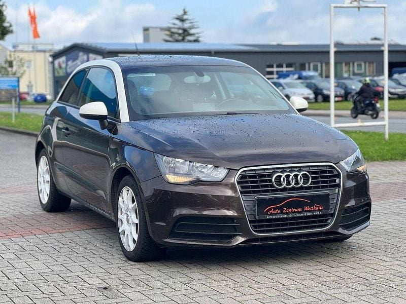 Braun Gebraucht 2010 Audi A1 Attraction Kleinwagen | 8.975 € - Bild 1/4