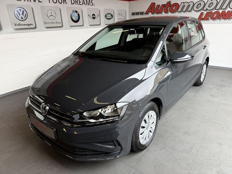 Uranograu Gebraucht 2018 VW Golf Sportsvan Trendline Van / Kleinbus | 11.290 € (Superpreis) - Bild 1/4