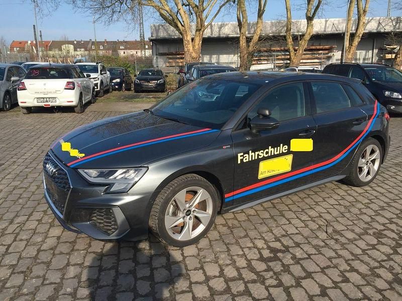 Gebraucht Audi A3 S-Line 116 PS (85 kW) 2022 Grau Limousine