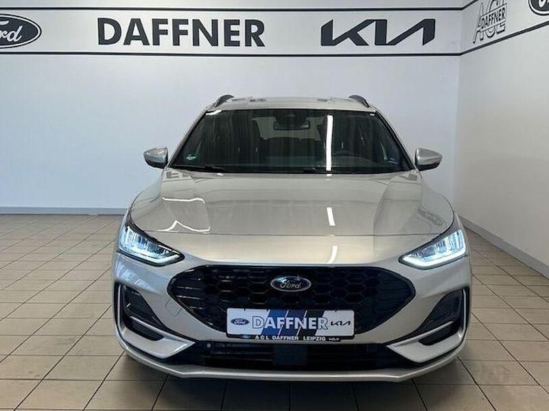 Gebraucht Ford Focus ST-Line 155 PS (114 kW) 2024 Polarsilber metallic Limousine