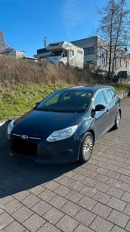 Gebraucht Ford Focus Titanium 105 PS (77 kW) 2014 Blau Limousine