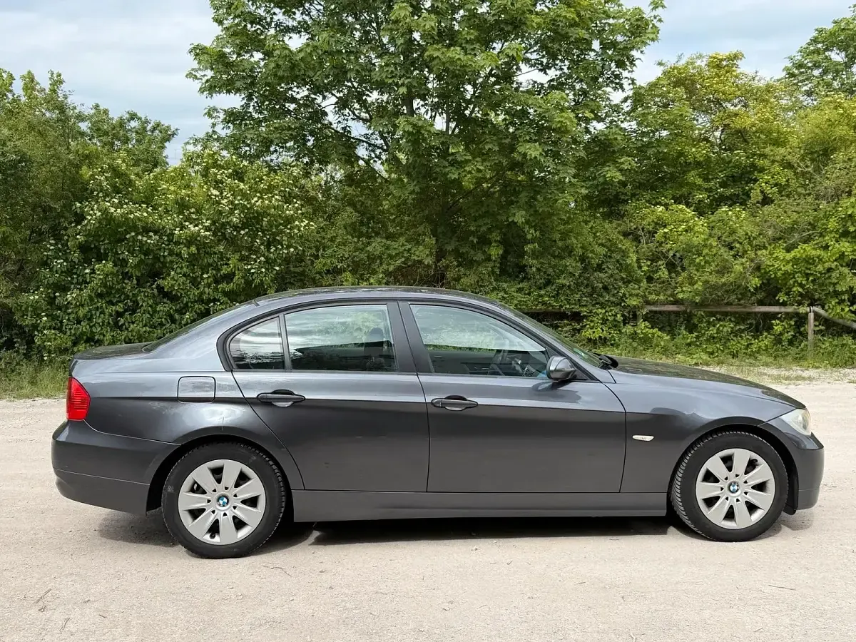 Gebraucht BMW 318 Basis 143 PS (105 kW) 2008 Grau Limousine