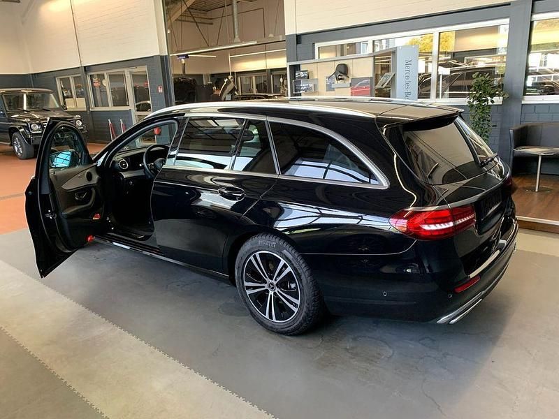Gebraucht Mercedes E200 197 PS (144 kW) 2020 Schwarz Limousine