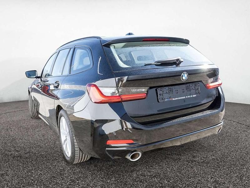 Używany BMW 330 245 KM (180 kW) 2023 Czarny Sedan/Limuzyna