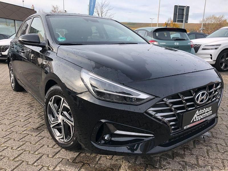 Schwarz Gebraucht 2020 Hyundai i30 Intro Edition Limousine | 17.685 € (Guter Preis) - Bild 1/4