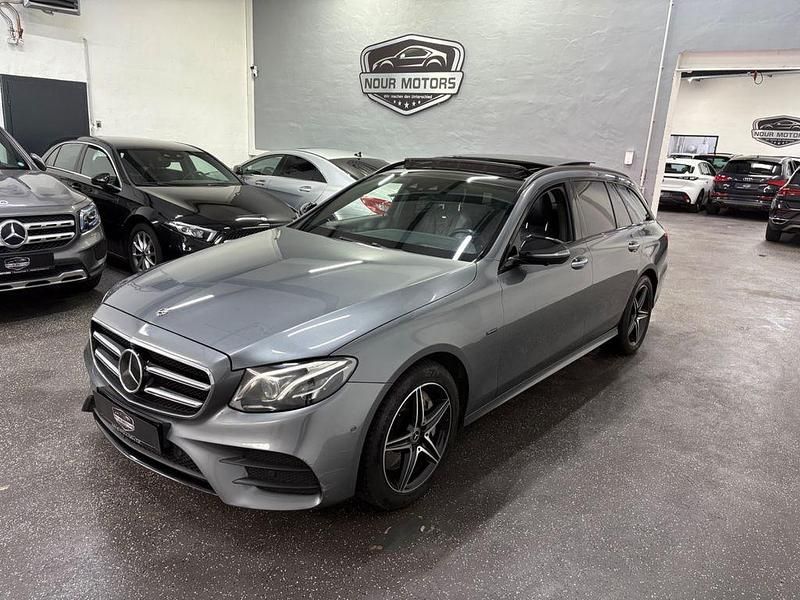 Grau Gebraucht 2019 Mercedes E300 AMG line Limousine | 22.500 € (Fairer Preis) - Bild 1/4