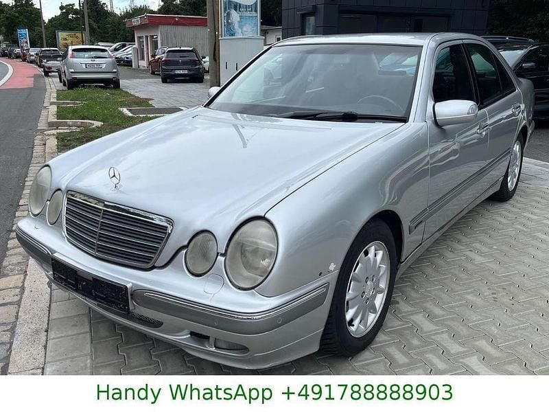 Silber Gebraucht 1999 Mercedes E270 Elegance Limousine | 5.590 € (Fairer Preis) - Bild 1/4