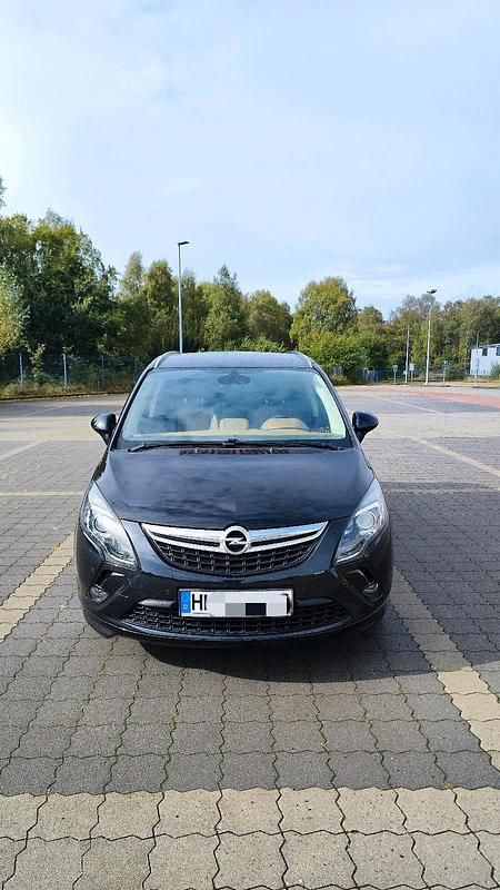 Schwarz Gebraucht 2013 Opel Zafira Tourer OPC Van / Kleinbus | 10.499 € (Fairer Preis) - Bild 1/4