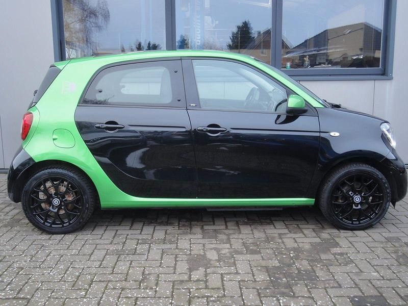 Gebraucht Smart ForFour Electric Drive 60 kW (82 PS) 2018 Schwarz Kleinwagen